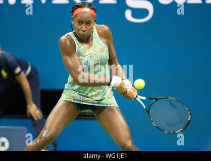 New York, USA. 31 Aug, 2019. 31. August 2019: Coco Gauff (SA) verliert Naomi in Osaka (JPN) 6-3, 6-0, bei den US Open zu Billie Jean King National Tennis Center in Flushing, Queens, NY Credit: Cal Sport Media/Alamy Leben Nachrichten abgespielt werden Stockfoto