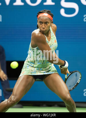 New York, USA. 31 Aug, 2019. 31. August 2019: Coco Gauff (SA) verliert Naomi in Osaka (JPN) 6-3, 6-0, bei den US Open zu Billie Jean King National Tennis Center in Flushing, Queens, NY Credit: Cal Sport Media/Alamy Leben Nachrichten abgespielt werden Stockfoto