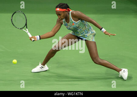 New York, USA. 31 Aug, 2019. 31. August 2019: Coco Gauff (SA) verliert Naomi in Osaka (JPN) 6-3, 6-0, bei den US Open zu Billie Jean King National Tennis Center in Flushing, Queens, NY Credit: Cal Sport Media/Alamy Leben Nachrichten abgespielt werden Stockfoto