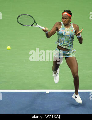 New York, USA. 31 Aug, 2019. 31. August 2019: Coco Gauff (SA) verliert Naomi in Osaka (JPN) 6-3, 6-0, bei den US Open zu Billie Jean King National Tennis Center in Flushing, Queens, NY Credit: Cal Sport Media/Alamy Leben Nachrichten abgespielt werden Stockfoto