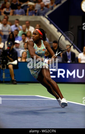 New York, Vereinigte Staaten. 31 Aug, 2019. Flushing Meadows, New York, Vereinigte Staaten - 31 August, 2019. Coco Gauff während ihrer dritten Runde Spiel gegen Nummer 1 Samen, Naomi Osaka bei den US Open. Osaka gewann das Spiel in drei Saetzen. Quelle: Adam Stoltman/Alamy leben Nachrichten Stockfoto