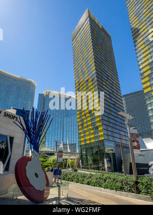 Die Veer Türme an CityCenter in Las Vegas. Sie sind mit zwei 37-stöckige Wohnanlage Türme lehnte sich in entgegengesetzte Richtungen, 4,6 Grad vom Zentrum. Stockfoto