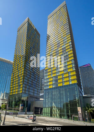 Die Veer Türme an CityCenter in Las Vegas. Sie sind mit zwei 37-stöckige Wohnanlage Türme lehnte sich in entgegengesetzte Richtungen, 4,6 Grad vom Zentrum. Stockfoto