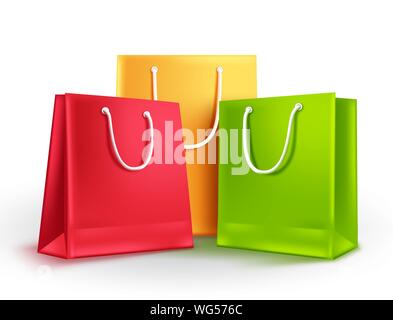 Einkaufstaschen für Mode und Bekleidung Vector Illustration. Bunte Gruppe der leeren Säcke aus Papier in Weiß für den Einkauf und Verkauf Förderung isoliert. Stock Vektor