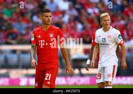 München, Deutschland 31. August 2019: 1. BL-19/20 - FC Bayern München Vs. FSV FSV FSV Mainz 05 Lucas Hernandez (Bayern München) handeln. Einzelnes Bild. //DFL-Bestimmungen verbieten die Verwendung von Fotografien als Bildsequenzen und/oder quasi-Video. // | Verwendung weltweit Stockfoto