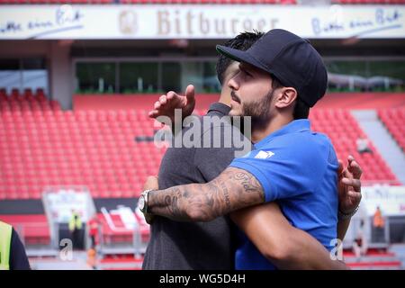 Leverkusen, 31. August 2019: 1.BL - 19/20 - Bayer Leverkusen Vs. TSG 1899 Hoffenheim v. Nadiem Amiri (Leverkusen) und Leonardo Bittencourt (Hoffenheim)//DFL-Bestimmungen verbieten die Verwendung von Fotografien als Bildsequenzen und/oder quasi-Video. // | Verwendung weltweit Stockfoto