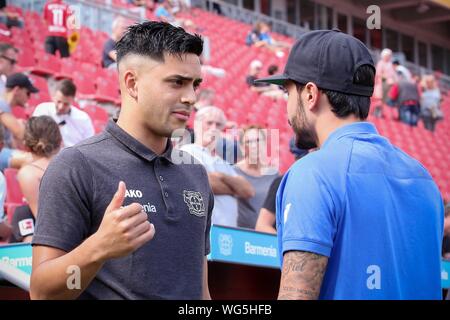 Leverkusen, 31. August 2019: 1.BL - 19/20 - Bayer Leverkusen Vs. TSG 1899 Hoffenheim v. Nadiem Amiri (Leverkusen) und Leonardo Bittencourt (Hoffenheim)//DFL-Bestimmungen verbieten die Verwendung von Fotografien als Bildsequenzen und/oder quasi-Video. // | Verwendung weltweit Stockfoto