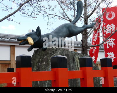 Fox Skulptur am Fushimi Inari, Tempel, Kyoto Stockfoto