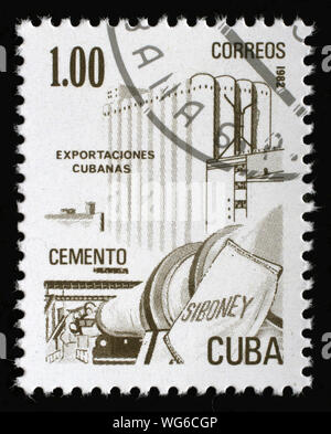 Stempel gedruckt in Kuba, zeigt, Zement, Exportaciones cubanas, circa 1982. Stockfoto