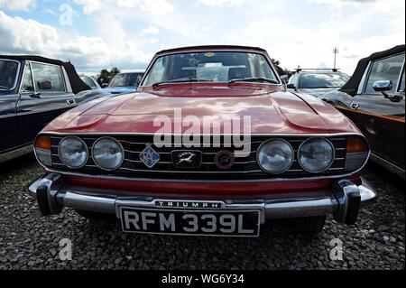 Ein frontgrill Ansicht einer 1971 Triumph Stag Sportwagen in einem Line-up der Marke am Severn Valley Railway classic car Tag, 31. August 2019 Stockfoto