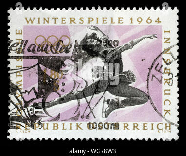 Für die Briefmarke Österreich zeigt Eiskunstlauf, Olympische Winterspiele Innsbruck 1964, ca. 1963. Stockfoto