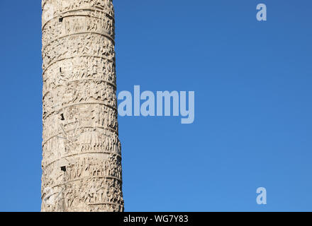 Detail des Reliefs der Spalte des Marcus Aurelius in der Spalte Platz in Rom Stockfoto
