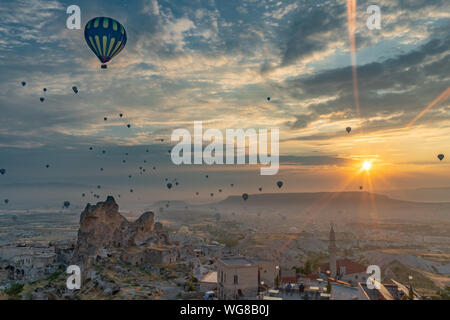 Besuch der Höhlen und Luftballons in Kappadokien, Türkei Stockfoto