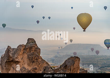 Besuch der Höhlen und Luftballons in Kappadokien, Türkei Stockfoto