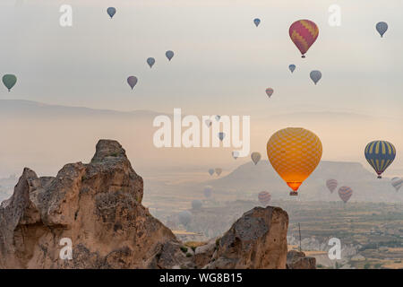 Besuch der Höhlen und Luftballons in Kappadokien, Türkei Stockfoto