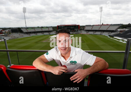 Ehemalige England Cricket Spieler Simon Jones stellt sich vor Die vierte Specsavers Asche Reihe Spiel im Old Trafford, Manchester. Stockfoto