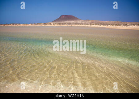 Insel La Graciosa, Teil der Chinijo Archipel, in der Nähe von Lanzarote, seichten Gewässer der Lagune Bahia del Salado Stockfoto