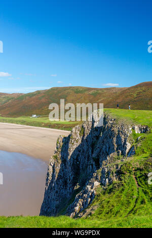 Die Küste zwischen Rhossili und Würmer auf der Halbinsel Gower besteht aus steilen Karbon Kalkfelsen, South Wales, Großbritannien Stockfoto