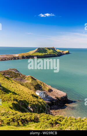 Die Küste zwischen Rhossili und Würmer auf der Halbinsel Gower besteht aus steilen Karbon Kalkfelsen, South Wales, Großbritannien Stockfoto