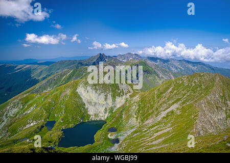 Fagaras Gebirge gesehen von oben, Capra Glacier Lake Balg in Rumänien Stockfoto