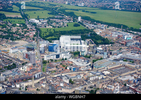 Ein Luftbild von Newcastle upon Tyne, Stadtzentrum, North East England, UK mit St. James Park, der Heimat des Newcastle United Stockfoto