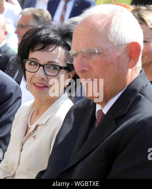 Berlin, Deutschland. 01 Sep, 2019. Wolfgang Schäuble (CDU), der Präsident des Deutschen Bundestages, und seinen polnischen Amtskollegen Sejmmarschallin Elzbieta Witek, Vorsitzende des Unterhauses des polnischen Parlaments, sind die Teilnahme an einer Gedenkveranstaltung des deutschen Polen Institut anlässlich des 80. Jahrestages der Angriff deutscher Truppen auf Polen, mit dem der Zweite Weltkrieg begann. Quelle: Wolfgang Kumm/dpa/Alamy leben Nachrichten Stockfoto