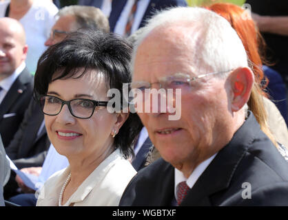 Berlin, Deutschland. 01 Sep, 2019. Wolfgang Schäuble (CDU), der Präsident des Deutschen Bundestages, und seinen polnischen Amtskollegen Sejmmarschallin Elzbieta Witek, Vorsitzende des Unterhauses des polnischen Parlaments, sind die Teilnahme an einer Gedenkveranstaltung des deutschen Polen Institut anlässlich des 80. Jahrestages der Angriff deutscher Truppen auf Polen, mit dem der Zweite Weltkrieg begann. Quelle: Wolfgang Kumm/dpa/Alamy leben Nachrichten Stockfoto