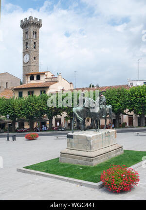 Greve in Chianti, Florenz, Italien - 2011, 8. August: Mino Square ist der Hauptplatz von Fiesole, einem kleinen Dorf der Metropole Florenz. Stockfoto