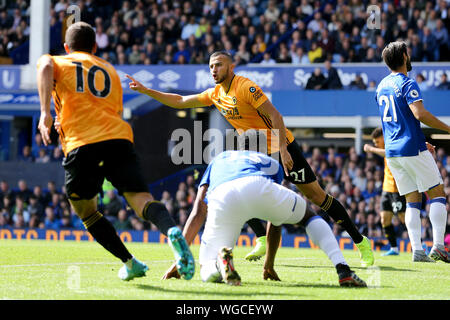 Liverpool, Großbritannien. 01 Sep, 2019. Romain Saiss der Wolverhampton Wanderers feiert, nachdem seine Mannschaften 1. Ziel zählen. Premier League match, Everton v Wolverhampton Wanderers im Goodison Park in Liverpool am Sonntag, den 1. September 2019. Dieses Bild dürfen nur für redaktionelle Zwecke verwendet werden. Nur die redaktionelle Nutzung, eine Lizenz für die gewerbliche Nutzung erforderlich. Keine Verwendung in Wetten, Spiele oder einer einzelnen Verein/Liga/player Publikationen. pic von Chris Stading/Andrew Orchard sport Fotografie/Alamy Live news Credit: Andrew Orchard sport Fotografie/Alamy leben Nachrichten Stockfoto