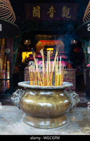 Räucherstäbchen an Kun Iam Tempel Stockfoto