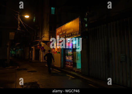 Street Scene in der Nacht im historischen Viertel von Macau Stockfoto