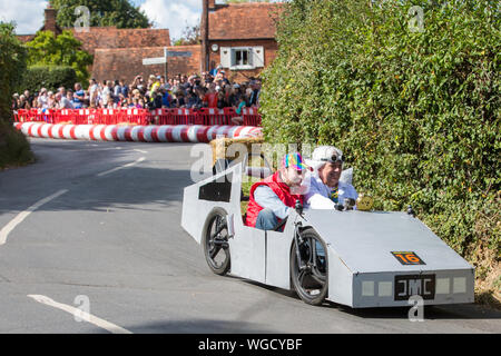 Cookham Dean, UK. 1. September, 2019. Ein custom-built Kart konkurriert im Cookham Dean Schwerkraft Grand Prix zugunsten der Thames Valley und Chiltern Air Ambulance. Credit: Mark Kerrison/Alamy leben Nachrichten Stockfoto