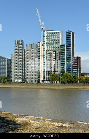 Albert Embankment Entwicklung mit der Corniche und Dumont, London, Vereinigtes Königreich Stockfoto