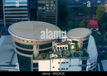 Blick von der Spitze der Mode Sathorn Hotel auf dem neuen Gebäude in der Umgebung im Stadtteil Sathorn, Bangkok, Thailand Stockfoto