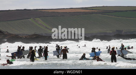 Surfen Strand Blick auf Polzeath, an der Nordküste von Cornwall Stockfoto