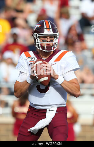 August 31, 2019, Chestnut Hill, MA, USA; Virginia Tech Hokies Quarterback Ryan Willis (5) in Aktion während der NCAA Football Spiel zwischen Virginia Tech Hokies und Boston College Eagles unter Alumni Stadium. Anthony Nesmith/CSM Stockfoto