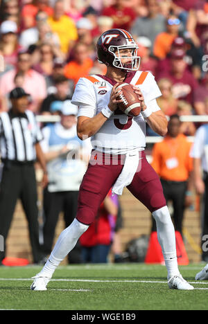 August 31, 2019, Chestnut Hill, MA, USA; Virginia Tech Hokies Quarterback Ryan Willis (5) in Aktion während der NCAA Football Spiel zwischen Virginia Tech Hokies und Boston College Eagles unter Alumni Stadium. Anthony Nesmith/CSM Stockfoto