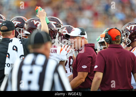 August 31, 2019, Chestnut Hill, MA, USA; Virginia Tech Hokies Haupttrainer Justin Fuente während der NCAA Football Spiel zwischen Virginia Tech Hokies und Boston College Eagles unter Alumni Stadium. Anthony Nesmith/CSM Stockfoto