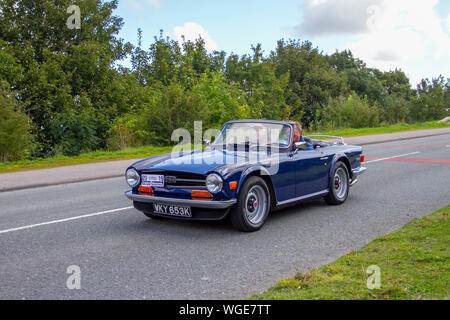 1972 70s Blue Triumph TR6 Fahrt in der Bradford nach Morecambe Charity Oldtimer-Rallye, altes, Retro-Fahrzeug, historisches Automobil, Transport, Classic antique, Sammlung, Autotransport, Design, Motor, Fahren, historisch, Geschichte, Show, Motor, Restauriertes Sammlerstück, Stil, historische Fahrzeug laufen. Stockfoto