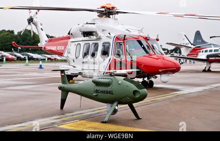 Schiebel Camcopter S-100 (Unmanned Aerial Vehicle, UAV) auf dem Display an der Royal International Air Tattoo 2019 Stockfoto