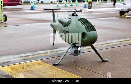 Schiebel Camcopter S-100 (Unmanned Aerial Vehicle, UAV) auf dem Display an der Royal International Air Tattoo 2019 Stockfoto