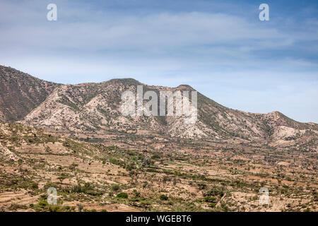 Landschaft der Berge und Dörfer des Östlichen Äthiopien in der Nähe von Somalia Stockfoto