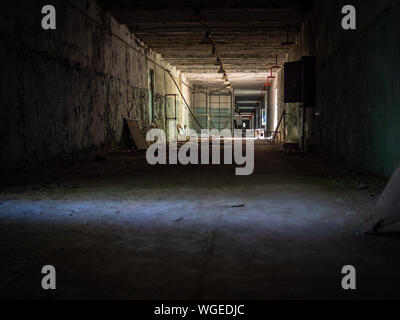 Innenraum eines verlassenen militärische Gebäude in Tschernobyl-2 Stadt in der Sperrzone von Tschernobyl, Ukraine Stockfoto