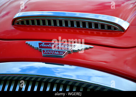 Nahaufnahme der Motorhaube Abzeichen und Kühler von einem Austin Healey 3000 MkIII Stockfoto