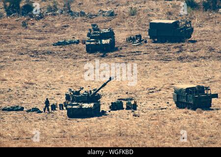 (190901) - JERUSALEM, Sept. 1, 2019 (Xinhua) - Foto auf Sept. 1, 2019 zeigt der Israelische mobile Artillerie Einheiten genommen bereitgestellt werden neben der israelisch-libanesischen Grenze im oberen Galiläa im Norden Israels. Die israelische Armee am Sonntag Granaten in Richtung Hisbollah Beiträge im Südlibanon abgefeuert, nachdem die schiitische Gruppe feuerte Anti-tank Raketen auf den Norden Israels, die Armee sagte. Quelle: Xinhua/Alamy leben Nachrichten Stockfoto