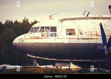 Elemente der alten militärischen Ebene schließen. Stockfoto