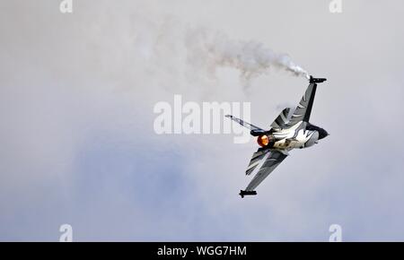Belgische Luftwaffe F-16 Fighting Falcon 'Dark Falcon" durchführen Am2019 Royal International Air Tattoo Stockfoto