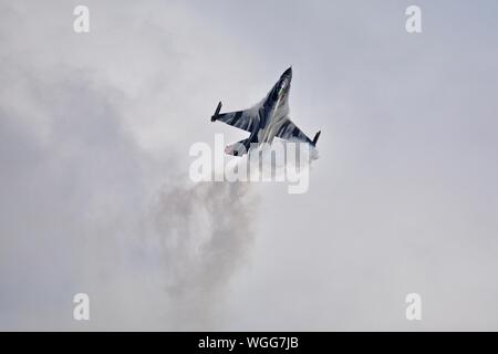Belgische Luftwaffe F-16 Fighting Falcon 'Dark Falcon" durchführen Am2019 Royal International Air Tattoo Stockfoto