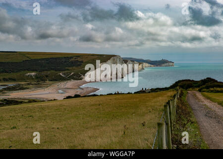 28. August 2019: Die weißen Kreidefelsen von Seaford Head an der Südküste von England. Die seaford Head Nature Reserve ist ein Gebiet der herrlichen Landschaft und Tierwelt, die auf das Essen von der kleinen Küstenstadt Seaford, East Sussex gelegen ist. Der Naturpark seewärtigen Kante präsentiert malerische senkrechten Kreidefelsen. Von der Seaford Head Naturpark Einheimische und Besucher können genießen Sie den spektakulären Blick auf die Sieben Schwestern wellige Linie der Kreidefelsen und der cuckmere Valley (Bild: © Matt Duckett/IMAGESLIVE über ZUMA Draht) Stockfoto
