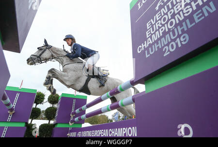 01. September 2019, Niedersachsen, Luhmühlen: Pferdesport, Eventing, Europameisterschaften: Die Schwedische eventing rider Ludwig Svennerstal Fahrten über ein Hindernis im Springen. Foto: Friso Gentsch/dpa Stockfoto